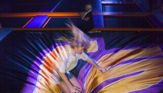 De Big Airbag mag je beschouwen als een giant opvangkussen. Je kan er zowel trickshots uitvoeren als salto’s uitproberen vanop één van de twee jump-stages.