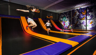 Dodge Ball of Trefbal is een intensieve groepssport waar je alle registers kan opentrekken. Hit it!